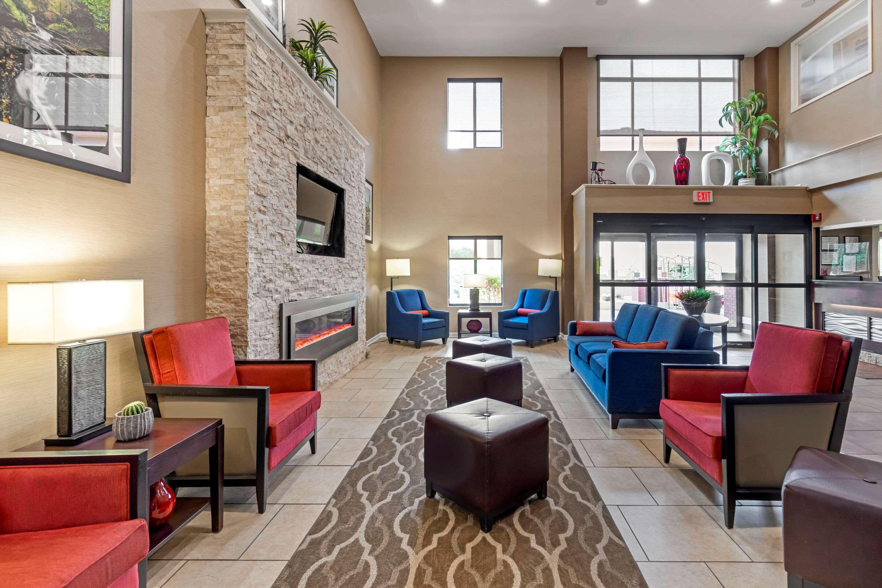 Comfort & Inn Suites Canton Exterior photo